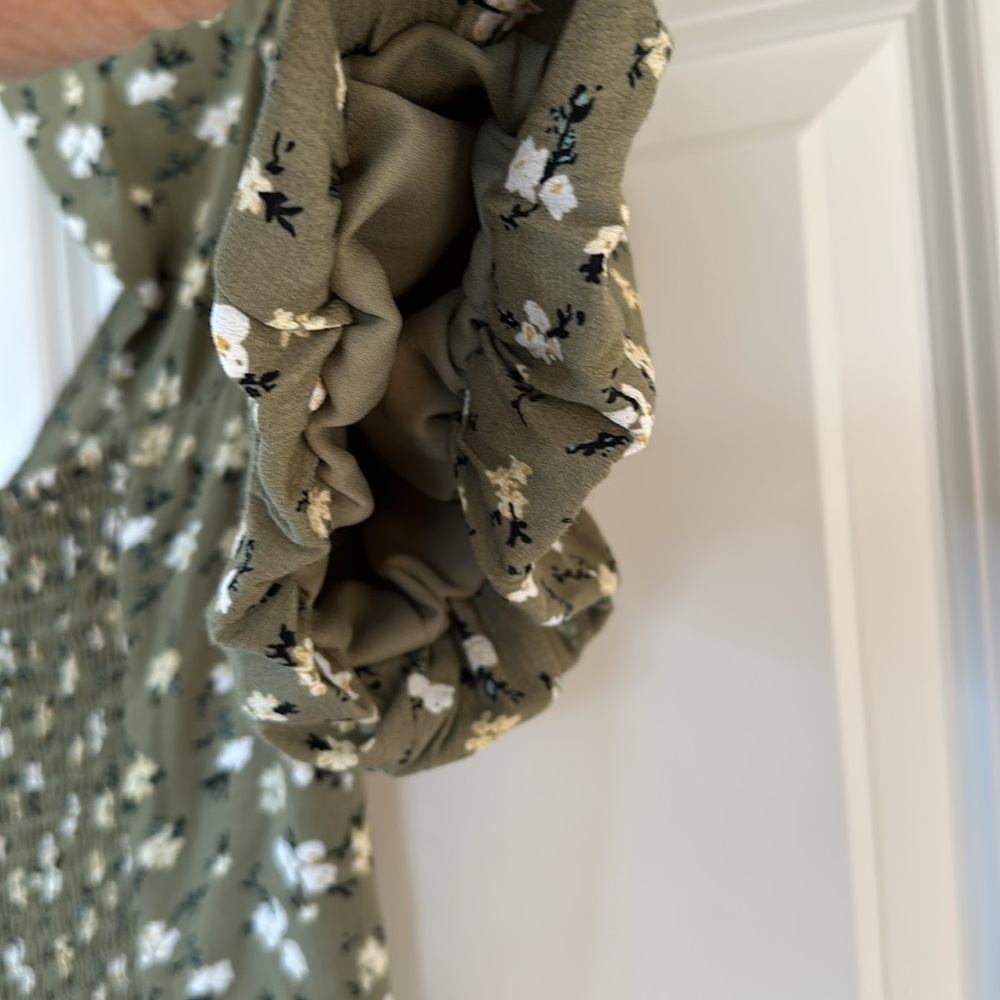 Aster the Label dress size Medium Sage green floral bubble sleeves lined. - Picture 8 of 10